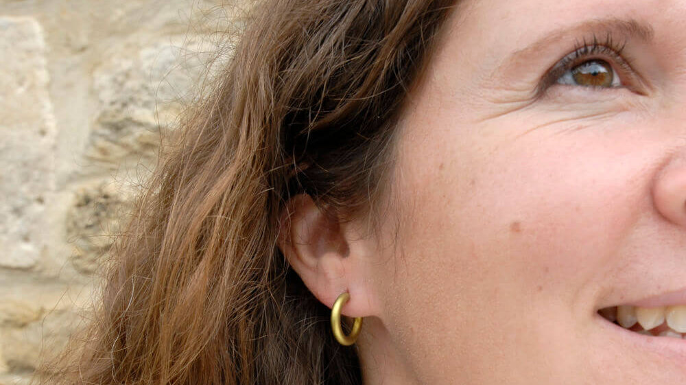 How to start wearing earrings again