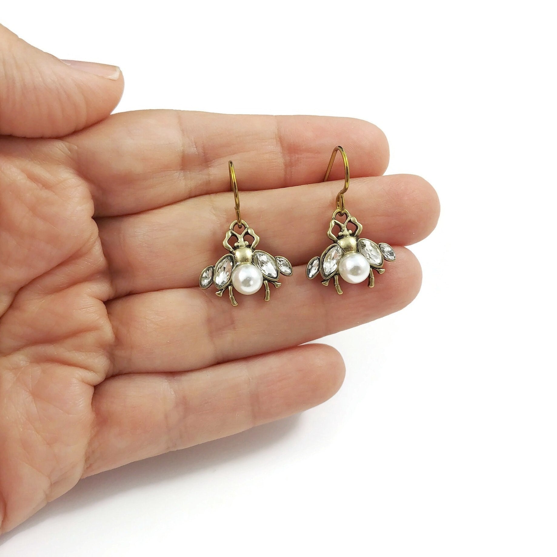 Pearl bee dangle earrings - Hypoallergenic pure niobium, rhinestone and acrylic imitation pearl jewelry