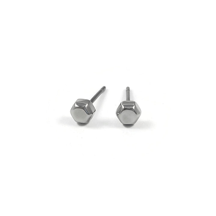 Boucles d'oreille hexagone en titane pure