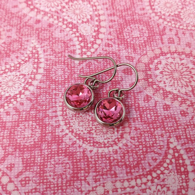 Boucles d'oreille roses à facettes - Titane, inox et strass