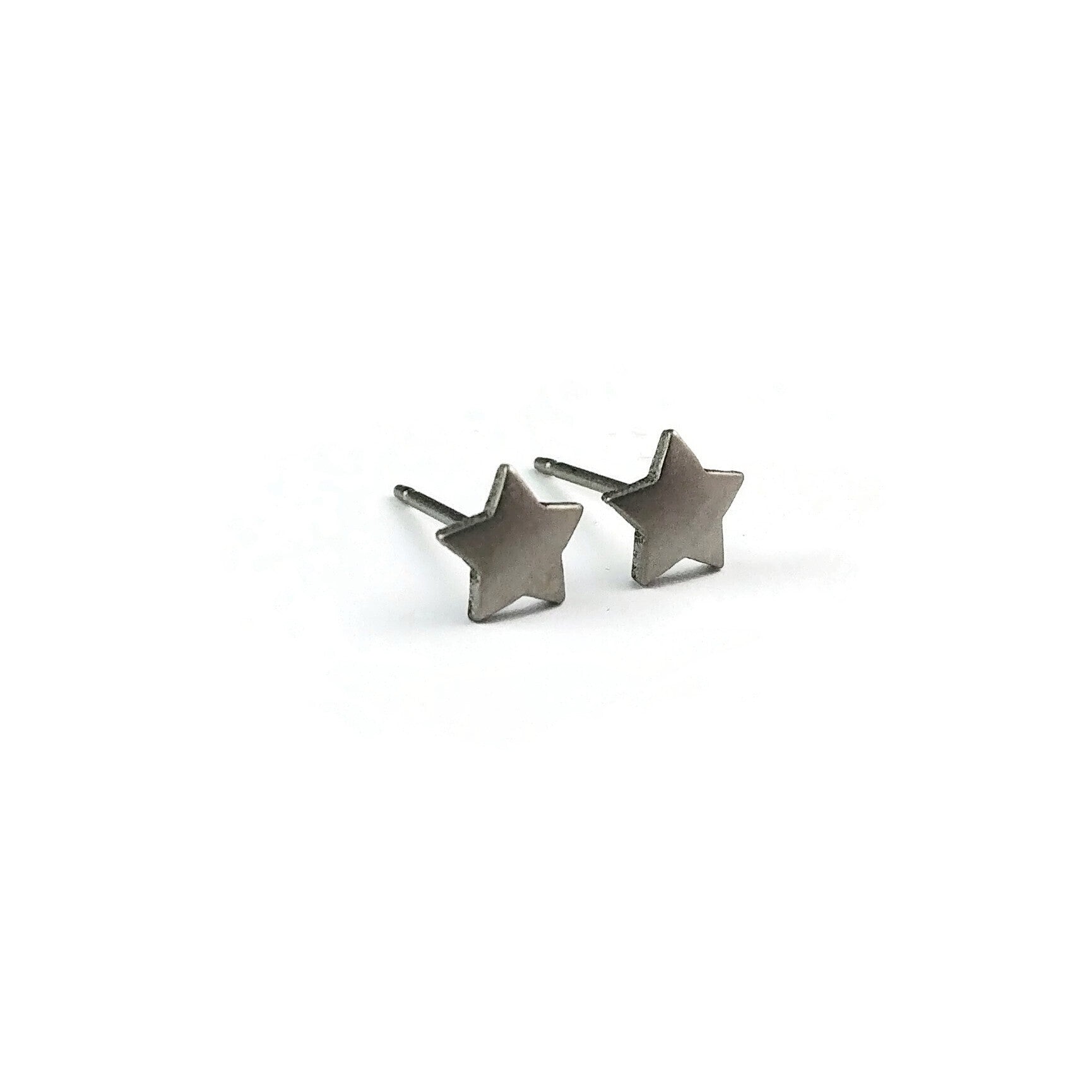 Her titanium stud earrings deals