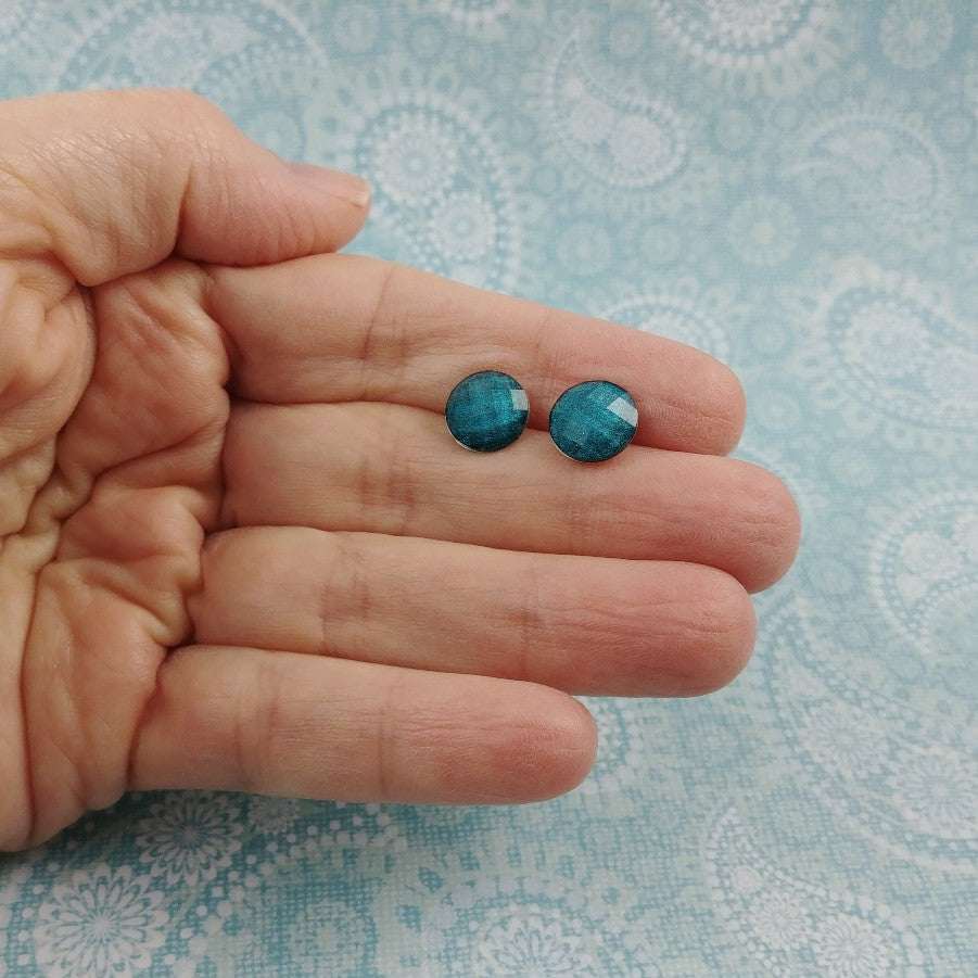 Teal blue faceted glitter stud earrings - Hypoallergenic pure titanium and resin