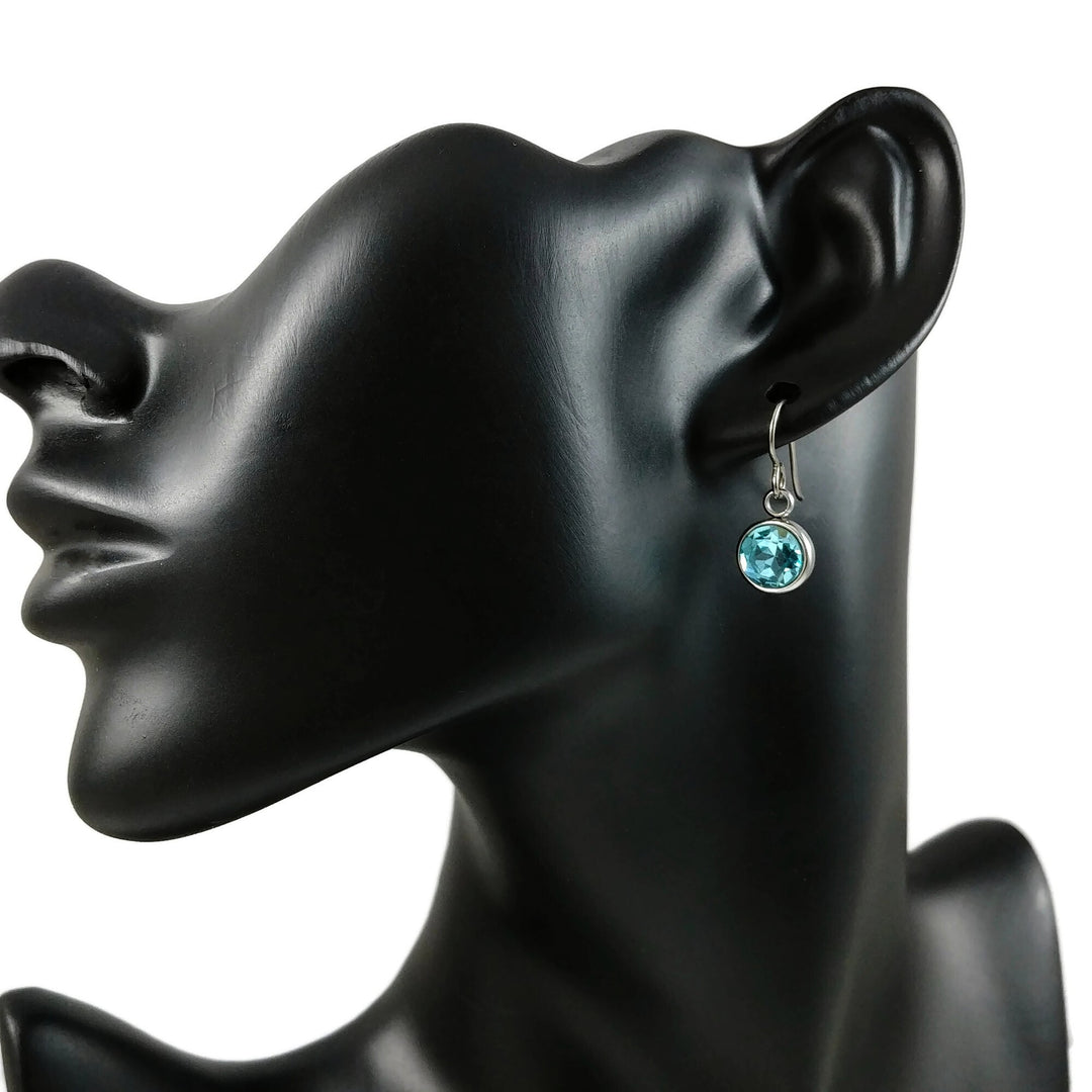 Boucles d'oreille bleues aqua à facettes - Titane, inox et strass 