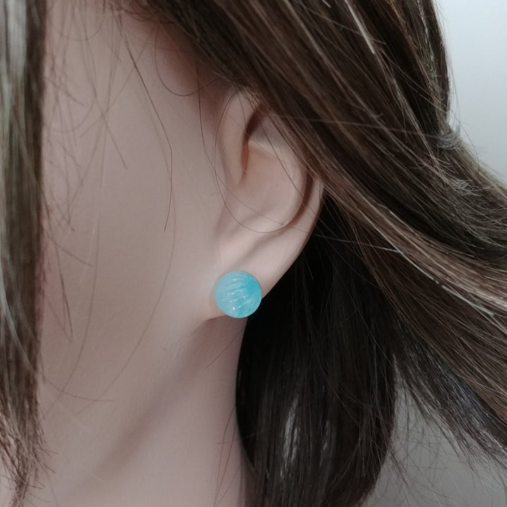 Boucles d'oreille bleue - Titane et résine 