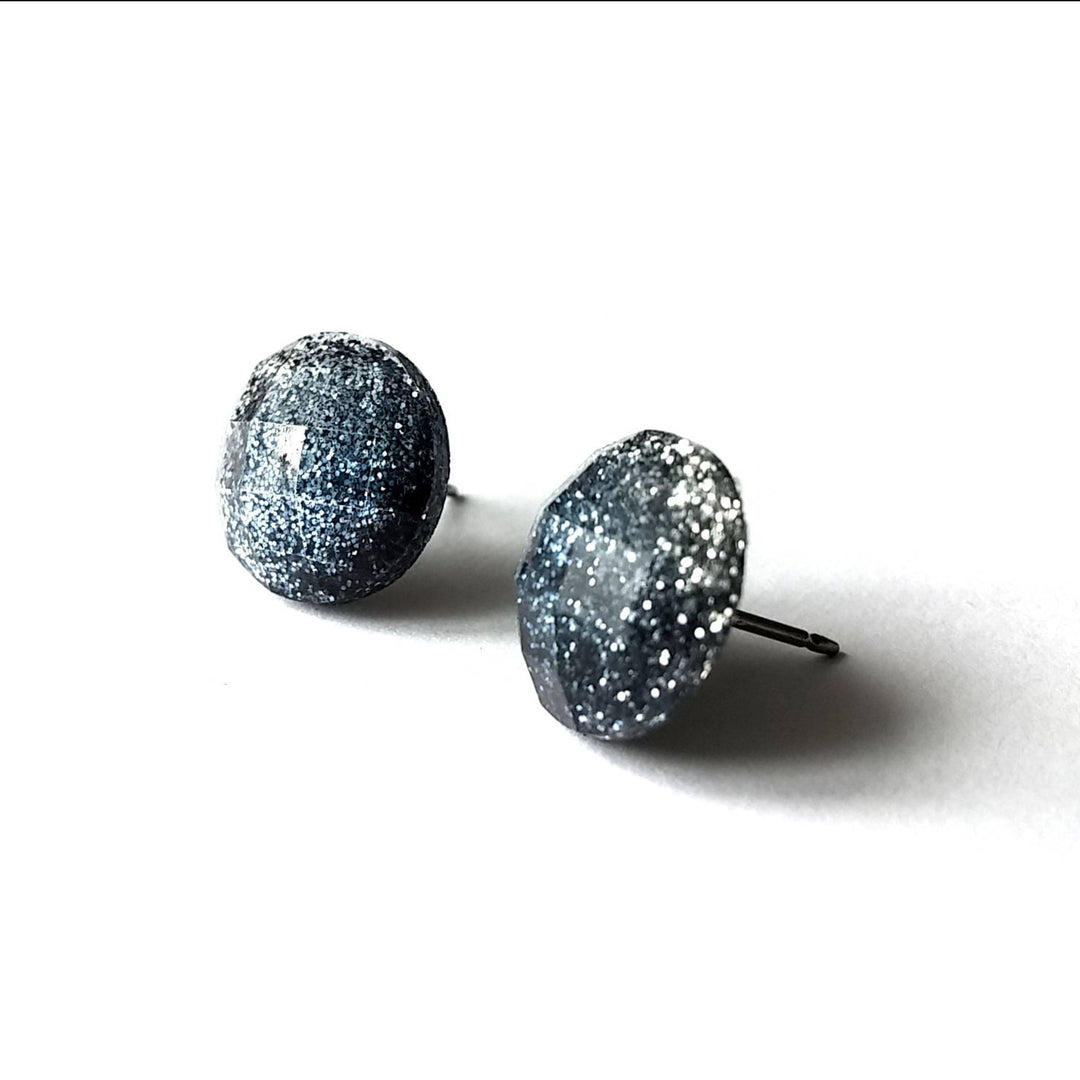 Midnight black and silver faceted glitter stud earrings - Hypoallergenic pure titanium and resin
