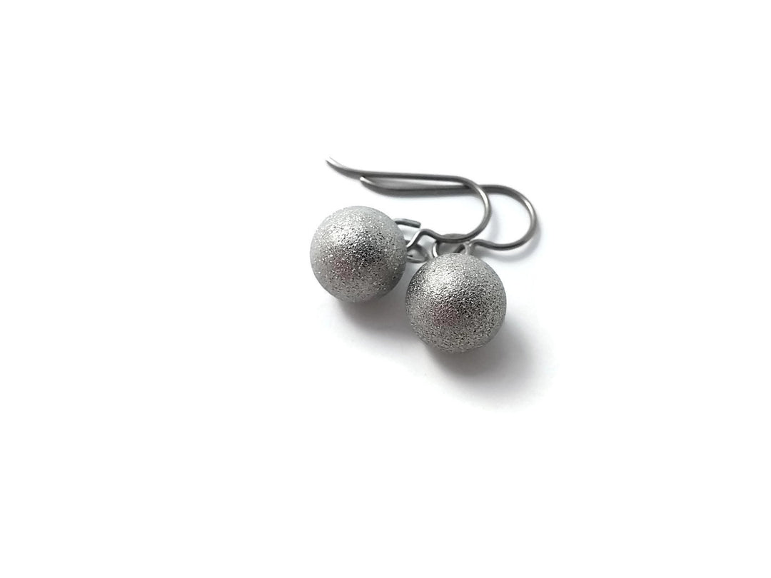 Stardust ball dangle earrings - Hypoallergenic pure titanium and stainless steel