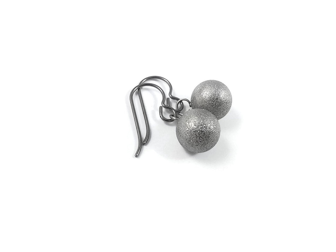 Stardust ball dangle earrings - Hypoallergenic pure titanium and stainless steel