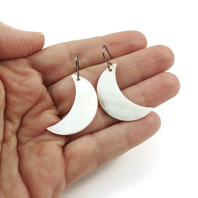 White moon dangle earrings - Titanium and natural shell