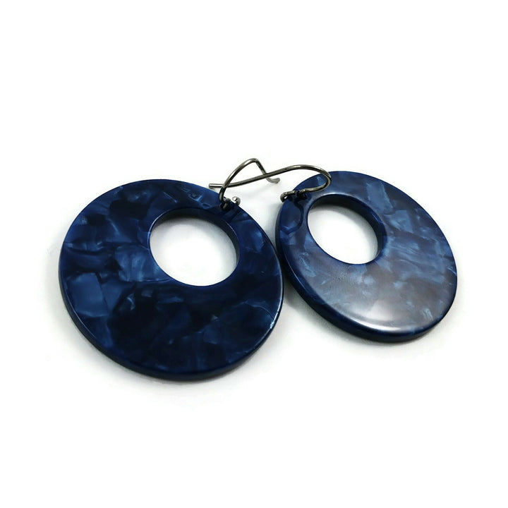 Deep blue hoops dangle earrings - Hypoallergenic pure titanium and resin earrings