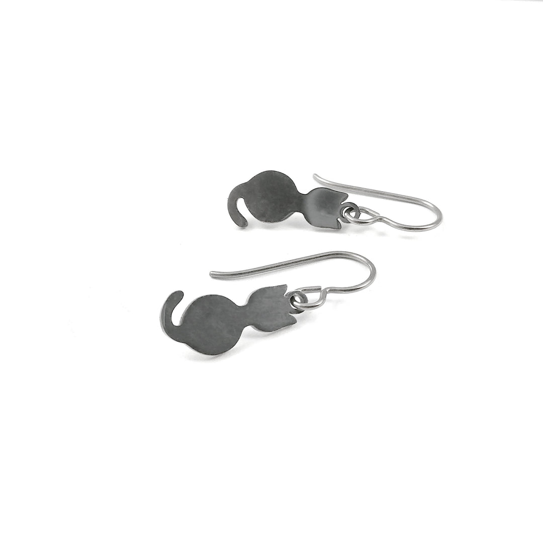 Small cat silhouette dangle earrings - Hypoallergenic pure titanium and stainless steel