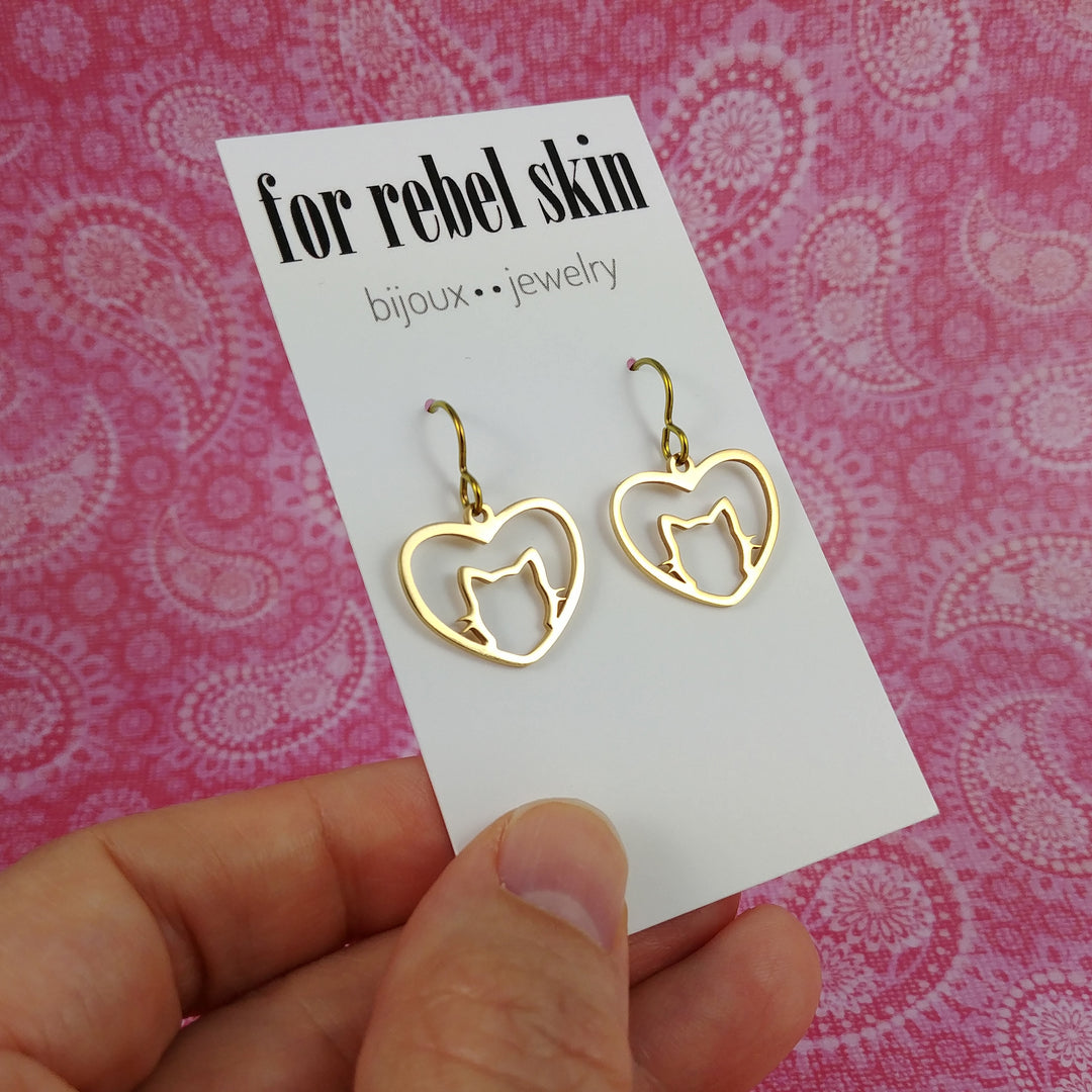 Gold cat dangle earrings, Cat lover gift idea, Heart earrings, Cute birthday gift for her, Hypoallergenic niobium jewelry
