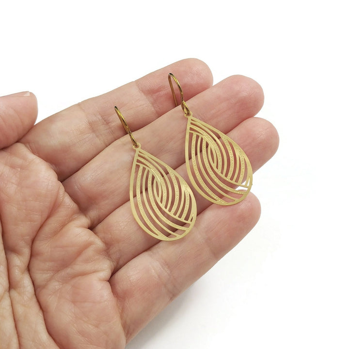 Gold teardrop dangle niobium earrings - Hypoallergenic filigree oval earrings
