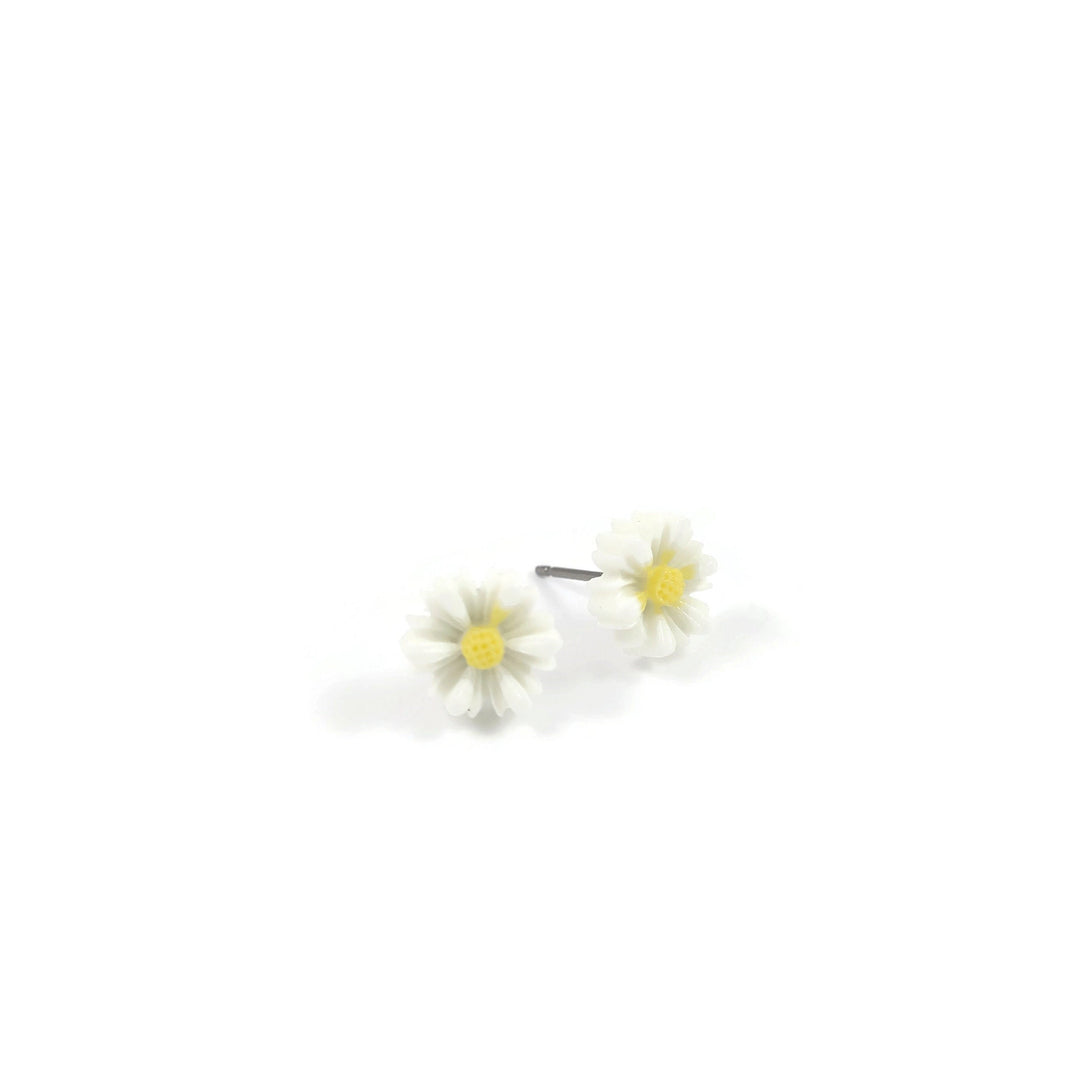 White daisy stud earrings, Hypoallergenic implant grade titanium earrings, Cute flower post earrings