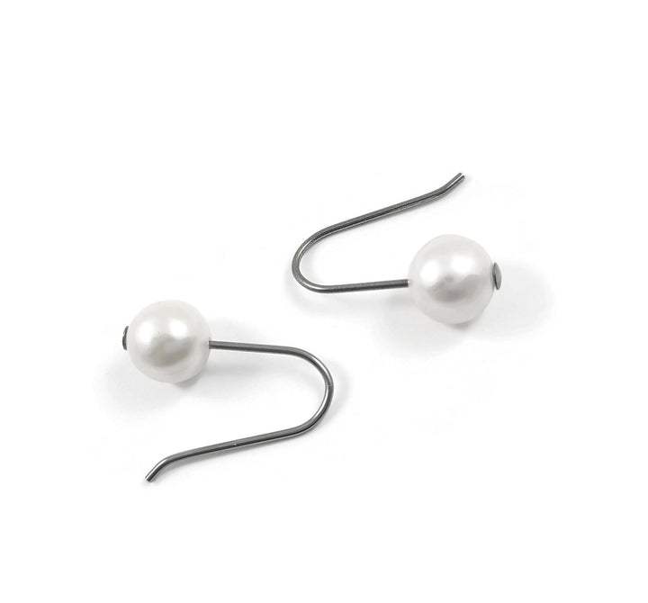 Minimalist pearl drop earrings, Hypoallergenic pure niobium jewelry, Tarnish free, Real freshwater pearl