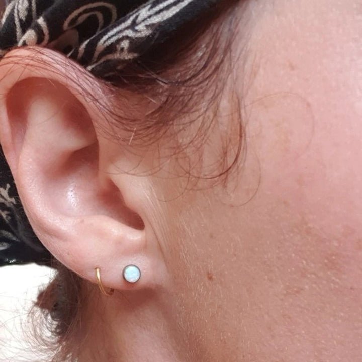 Boucles d'oreille opale blanche en titane pur